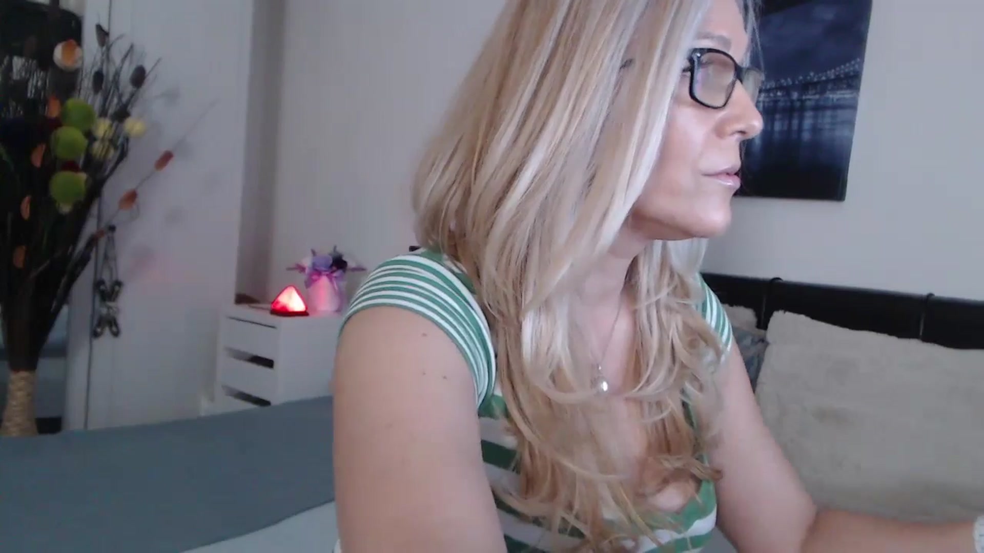 Gallery image thumbnail from Reeya71's myfreecams stream on, 06/05/2024, 05:04 image 8 of 20