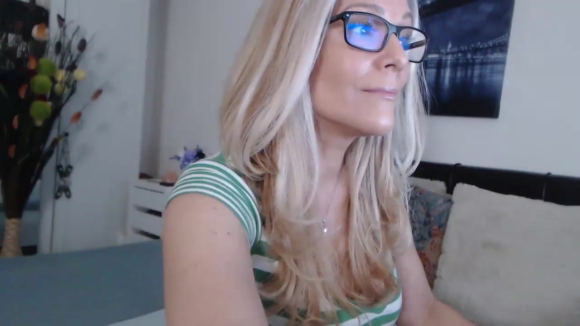 Gallery image thumbnail from Reeya71's myfreecams stream on, 06/05/2024, 05:04 image 13 of 20