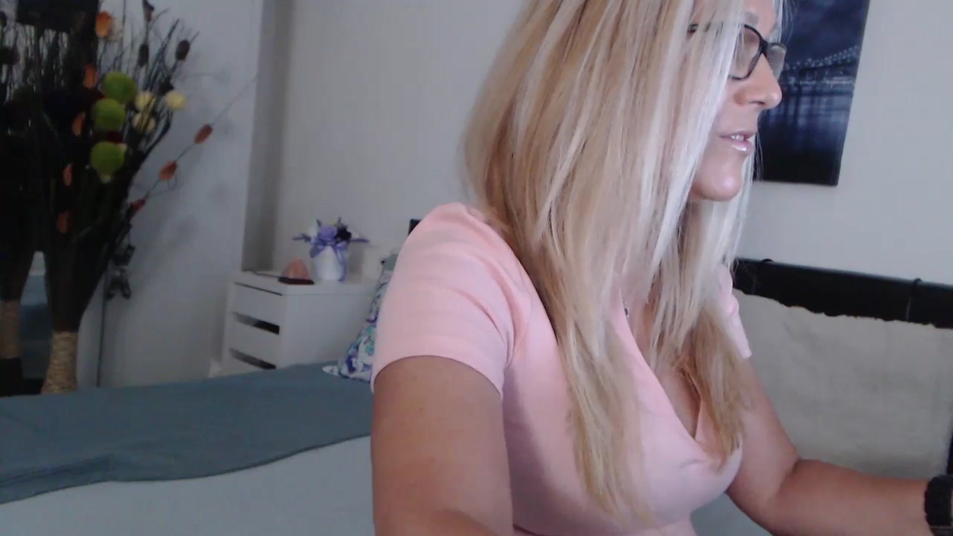Gallery image thumbnail from Reeya71's myfreecams stream on, 06/15/2024, 03:32 image 19 of 20