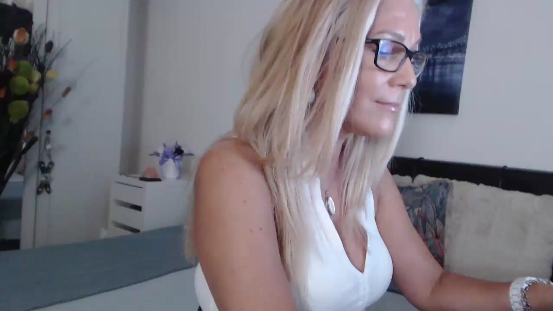 Gallery image thumbnail from Reeya71's myfreecams stream on, 06/18/2024, 02:53 image 17 of 20