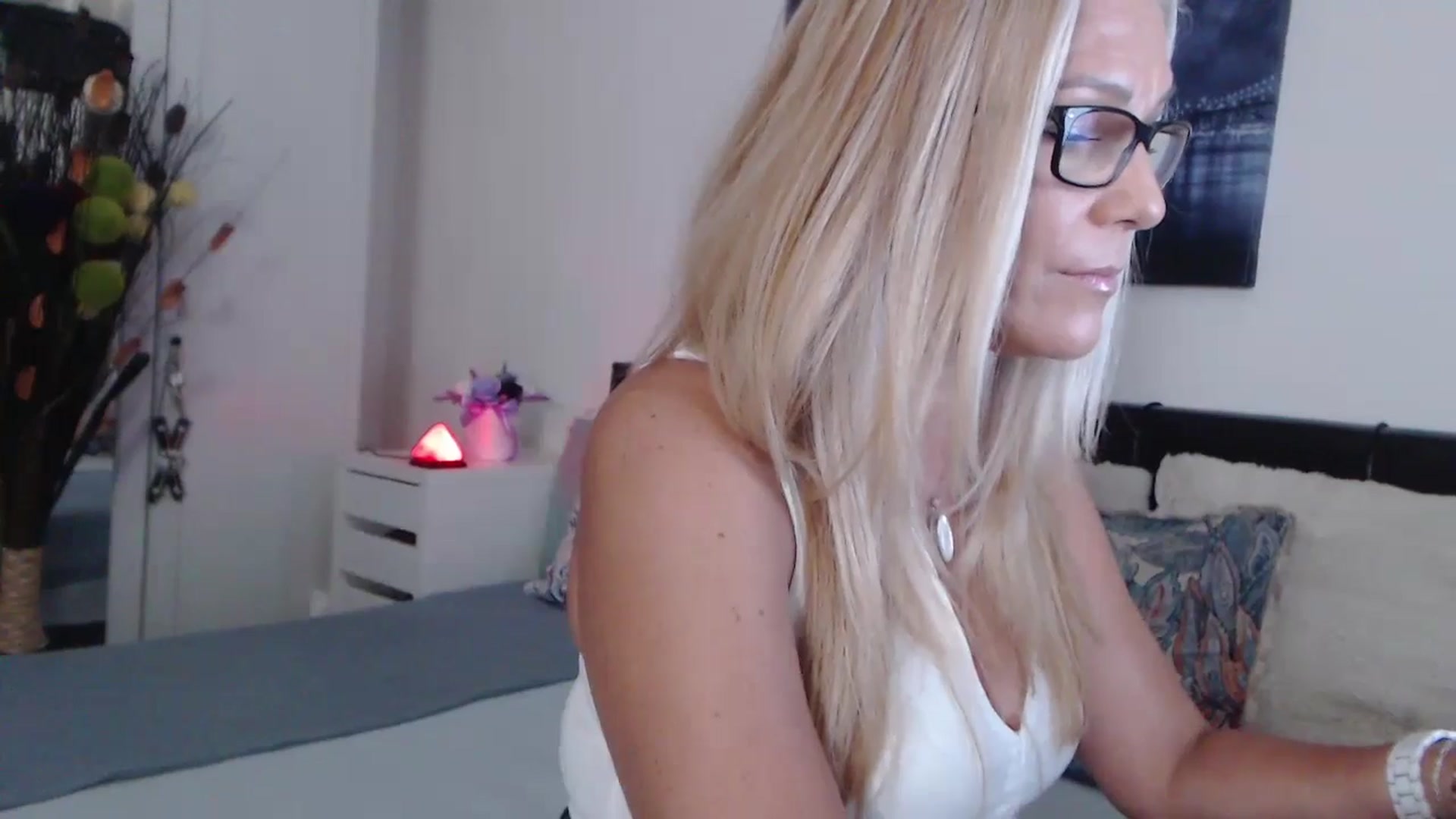 Gallery image thumbnail from Reeya71's myfreecams stream on, 06/18/2024, 03:49 image 14 of 20