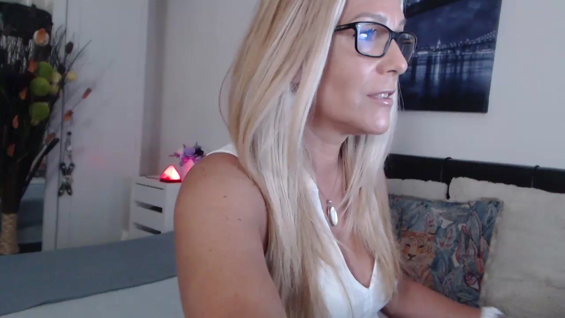 Gallery image thumbnail from Reeya71's myfreecams stream on, 06/18/2024, 03:49 image 3 of 20