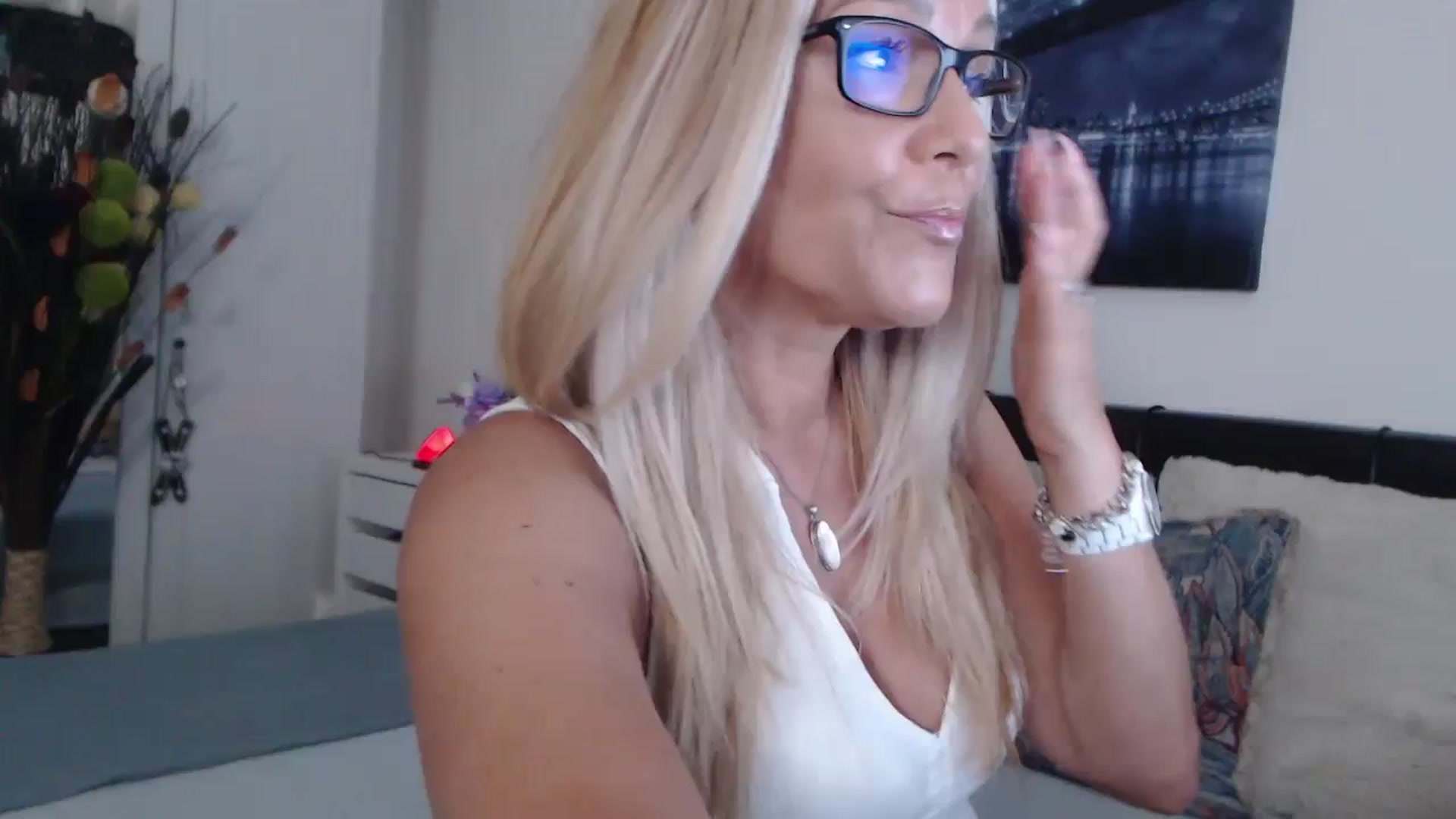 Gallery image thumbnail from Reeya71's myfreecams stream on, 06/18/2024, 03:49 image 1 of 20