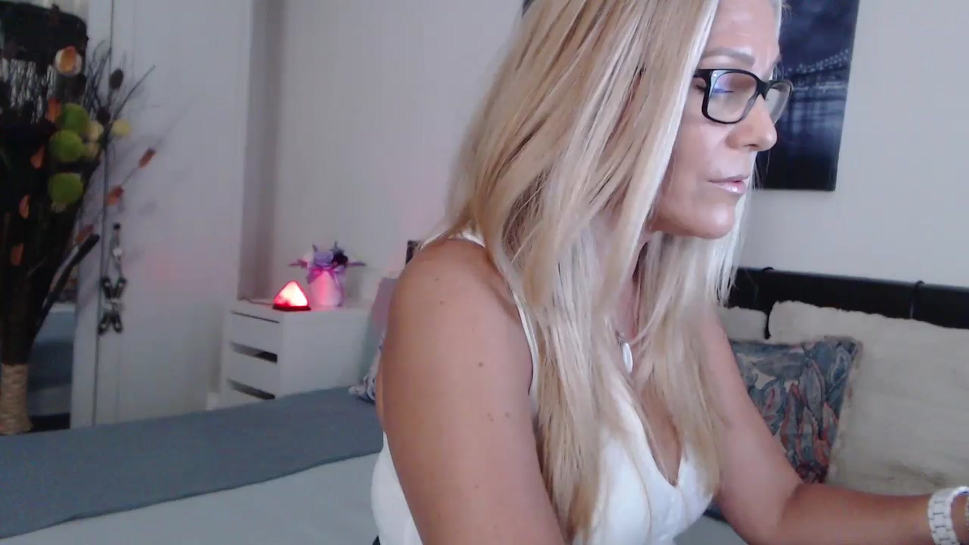 Gallery image thumbnail from Reeya71's myfreecams stream on, 06/18/2024, 03:49 image 16 of 20
