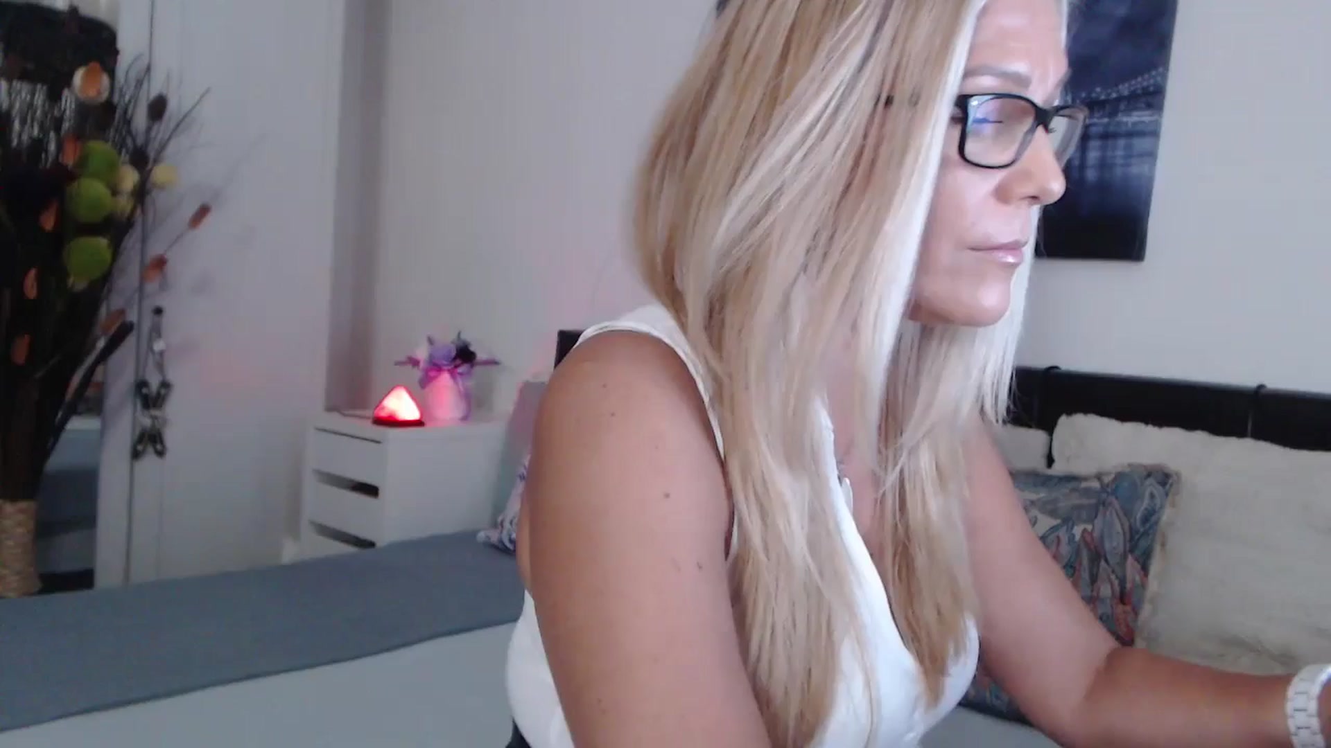 Gallery image thumbnail from Reeya71's myfreecams stream on, 06/18/2024, 04:13 image 2 of 20