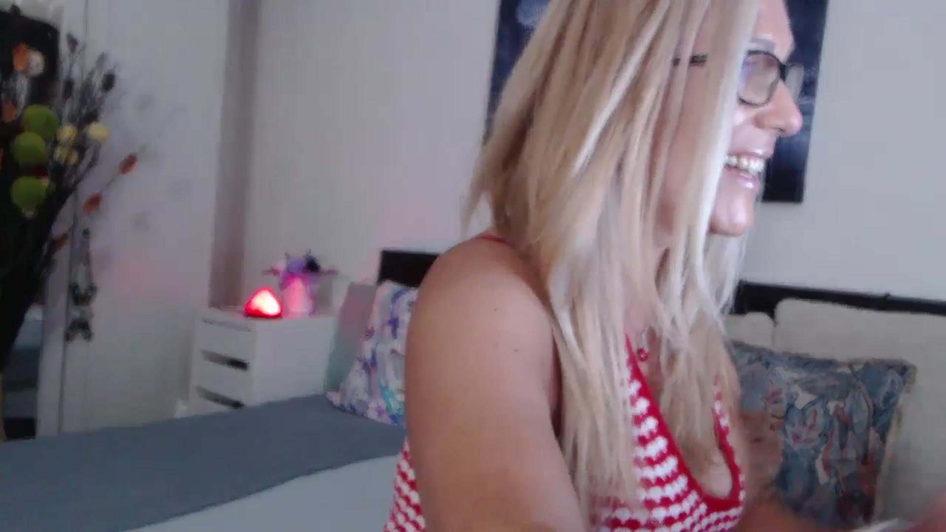 Gallery image thumbnail from Reeya71's myfreecams stream on, 06/19/2024, 03:20 image 9 of 20