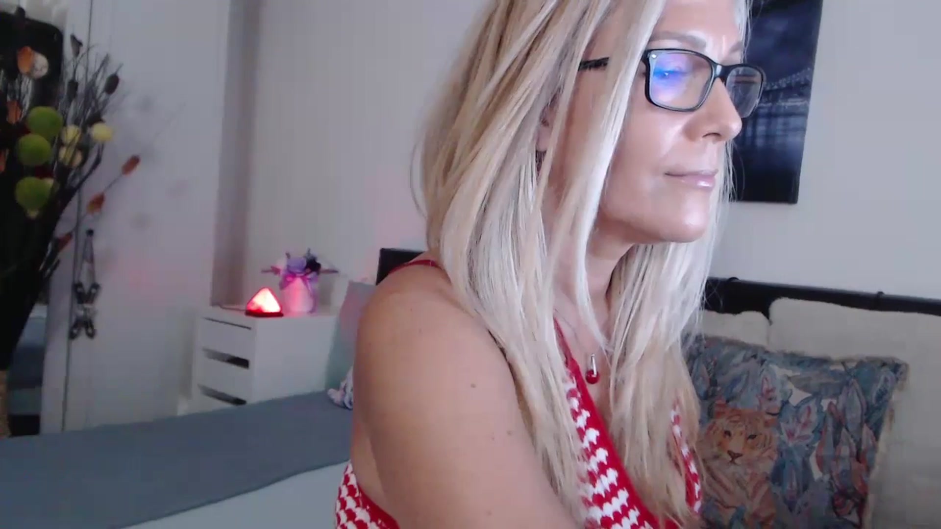 Gallery image thumbnail from Reeya71's myfreecams stream on, 06/19/2024, 03:20 image 4 of 20