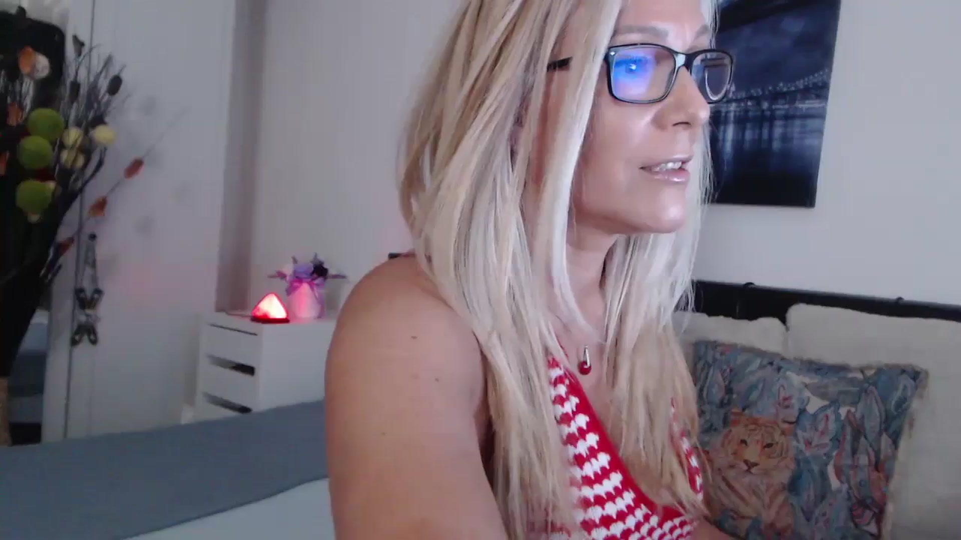 Gallery image thumbnail from Reeya71's myfreecams stream on, 06/19/2024, 03:20 image 1 of 20