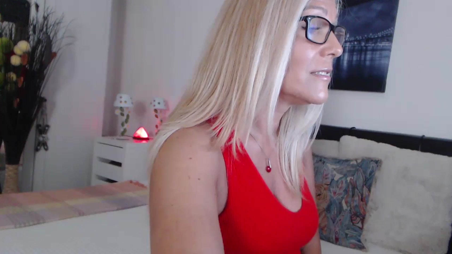 Gallery image thumbnail from Reeya71's myfreecams stream on, 06/21/2024, 22:27 image 6 of 20