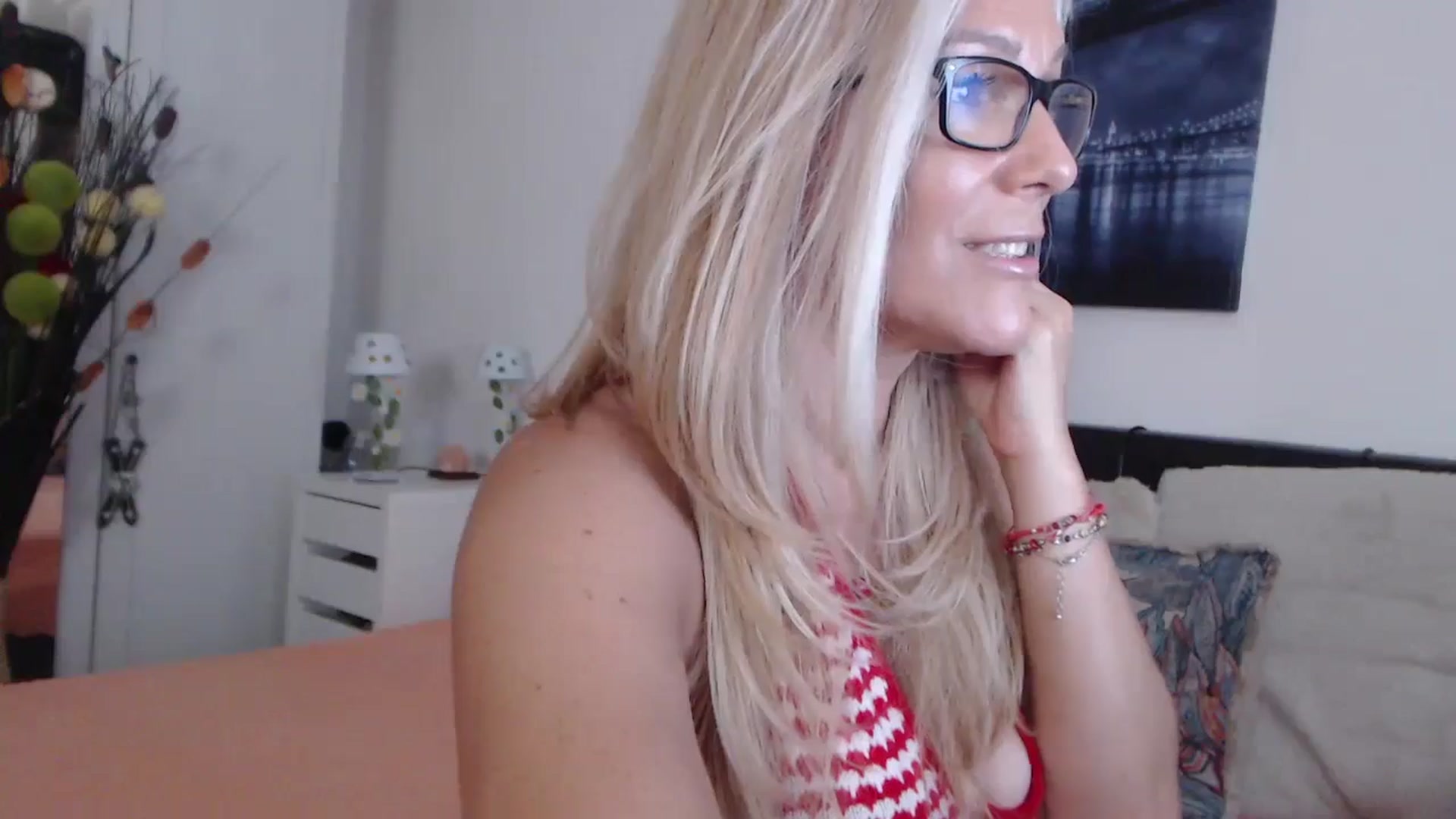 Gallery image thumbnail from Reeya71's myfreecams stream on, 07/05/2024, 10:52 image 12 of 20