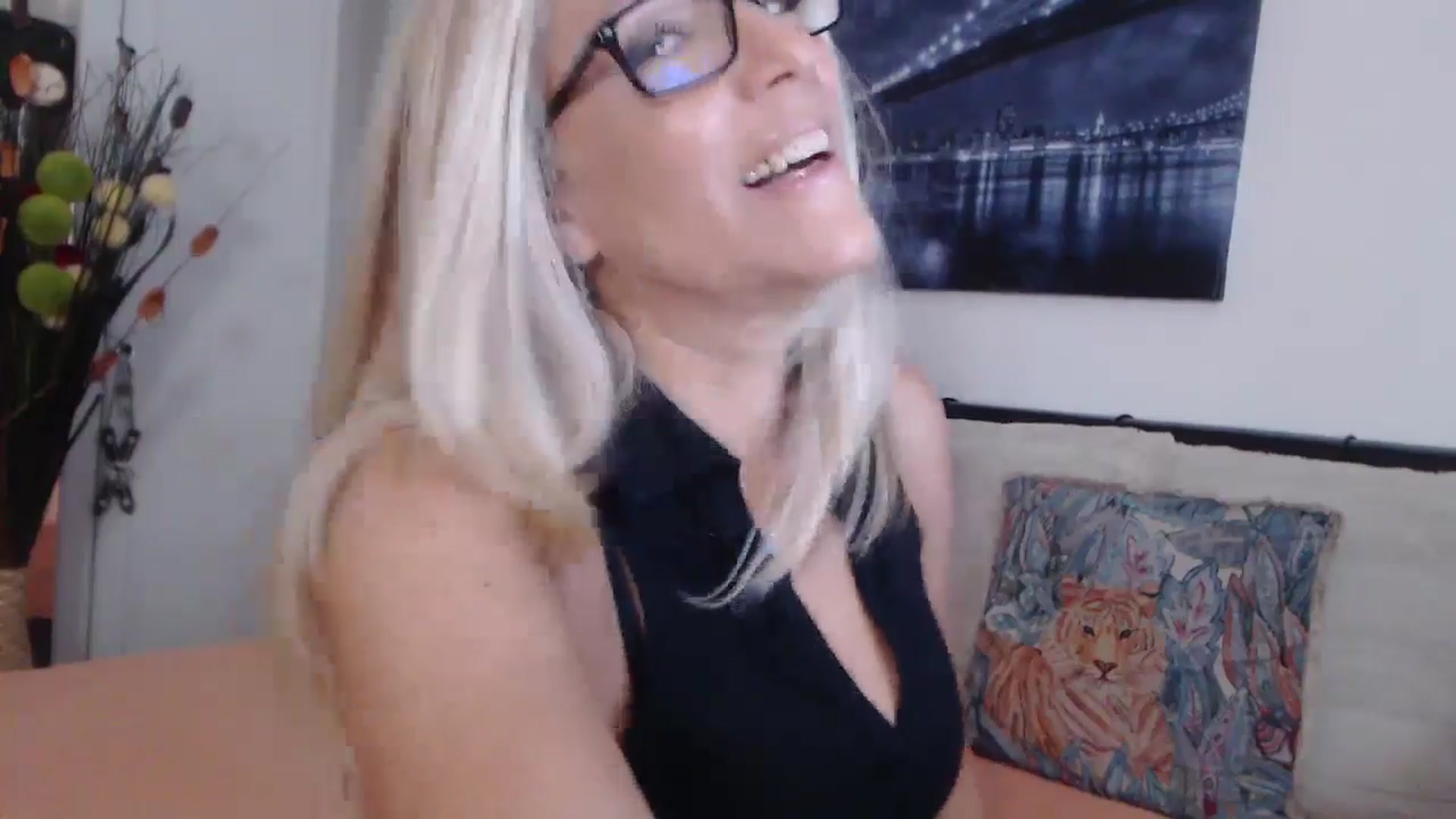 Gallery image thumbnail from Reeya71's myfreecams stream on, 07/06/2024, 04:21 image 9 of 20