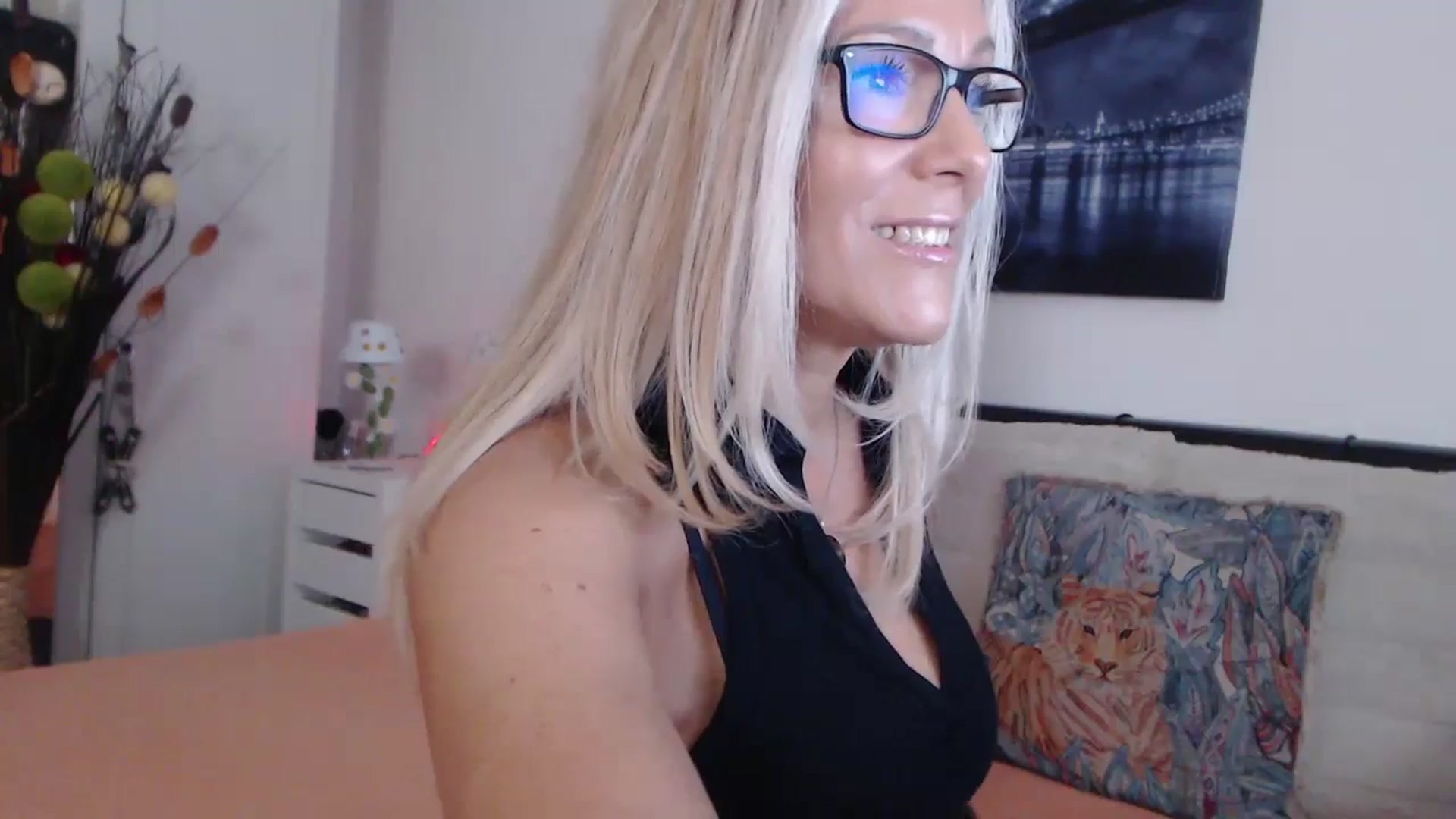 Gallery image thumbnail from Reeya71's myfreecams stream on, 07/06/2024, 04:21 image 7 of 20