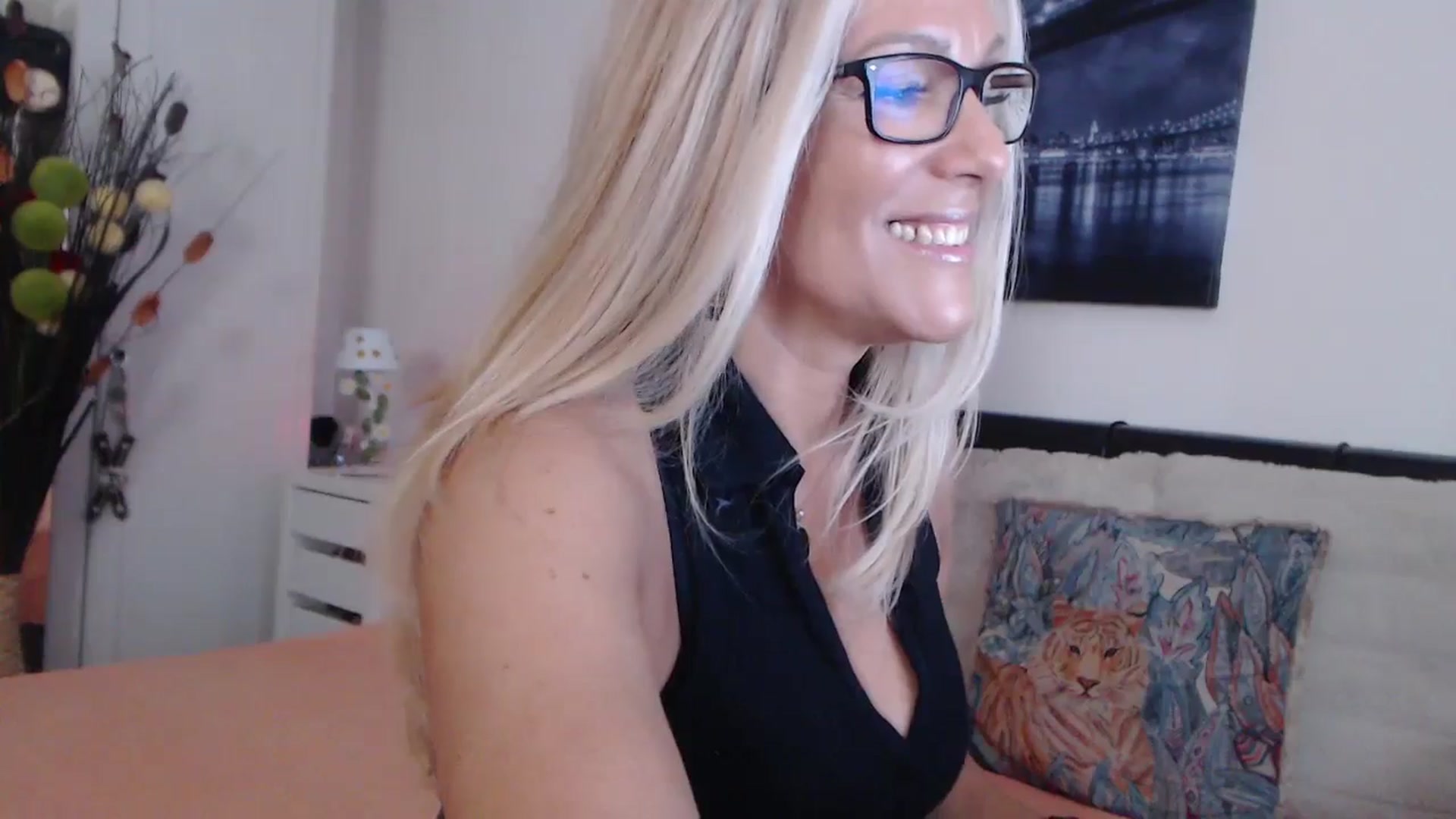Gallery image thumbnail from Reeya71's myfreecams stream on, 07/06/2024, 05:52 image 12 of 20