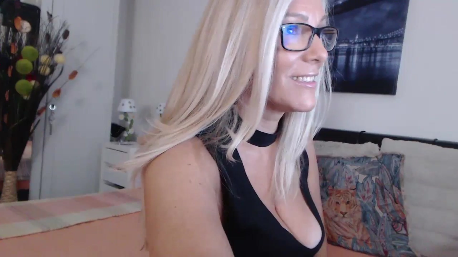 Gallery image thumbnail from Reeya71's myfreecams stream on, 07/12/2024, 04:06 image 17 of 20