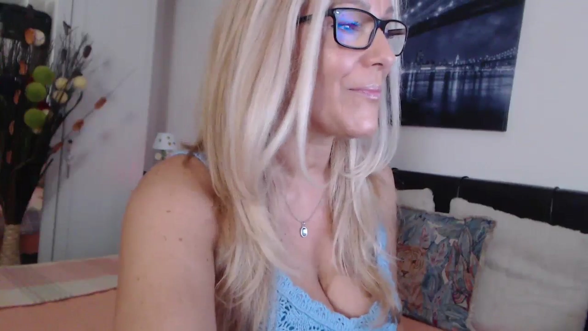 Gallery image thumbnail from Reeya71's myfreecams stream on, 07/16/2024, 01:47 image 10 of 20