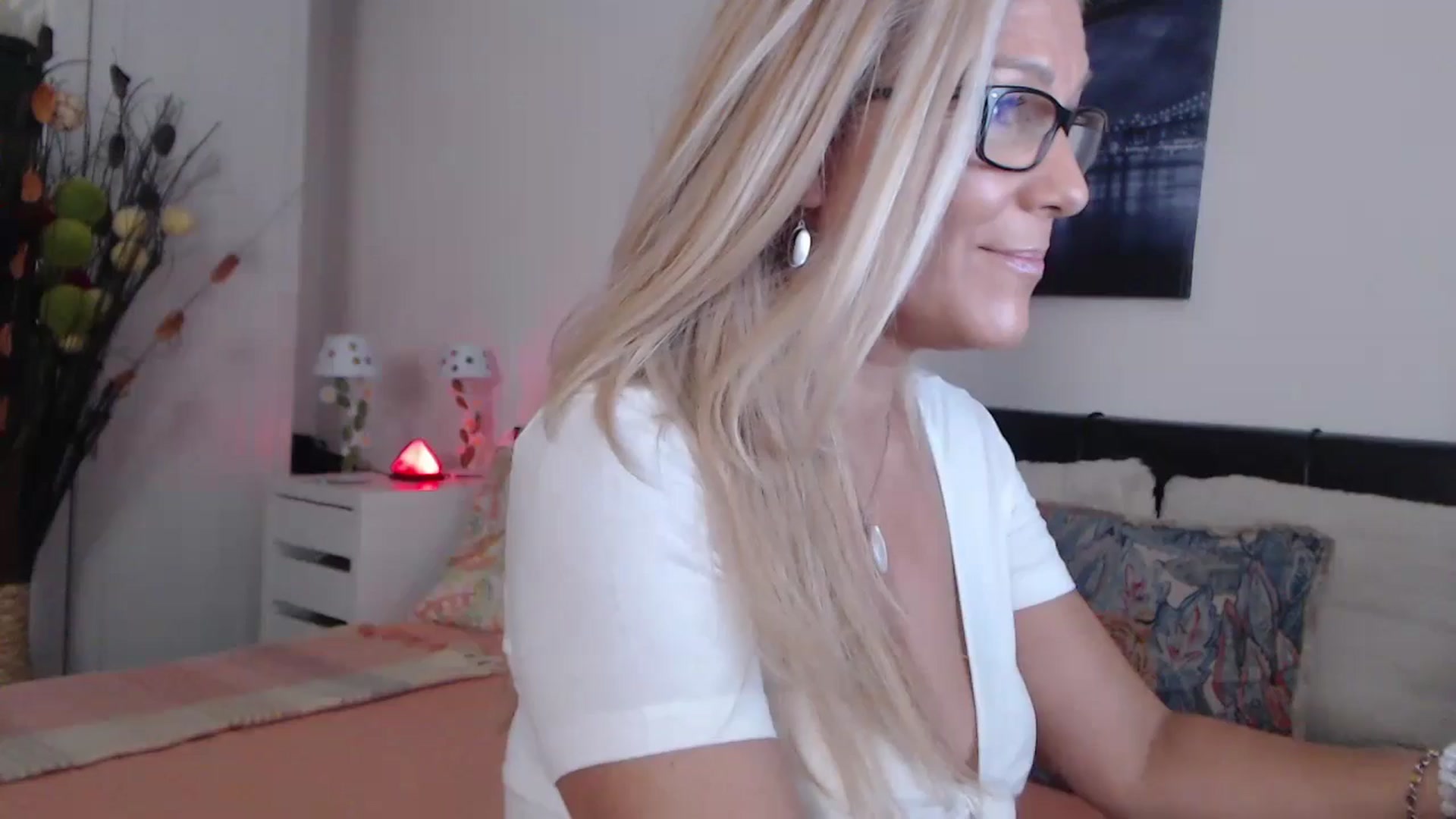 Gallery image thumbnail from Reeya71's myfreecams stream on, 07/17/2024, 03:43 image 15 of 20