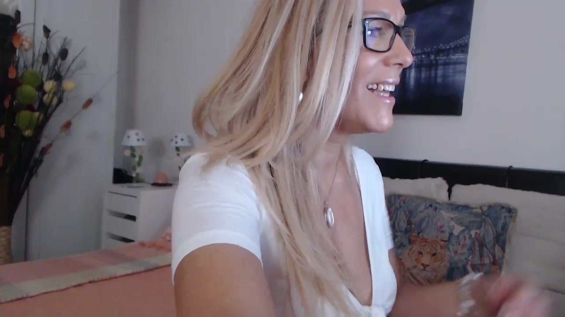 Gallery image thumbnail from Reeya71's myfreecams stream on, 07/17/2024, 03:43 image 16 of 20