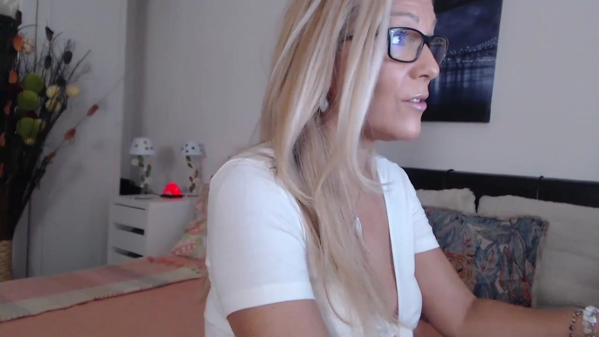 Gallery image thumbnail from Reeya71's myfreecams stream on, 07/17/2024, 03:43 image 14 of 20