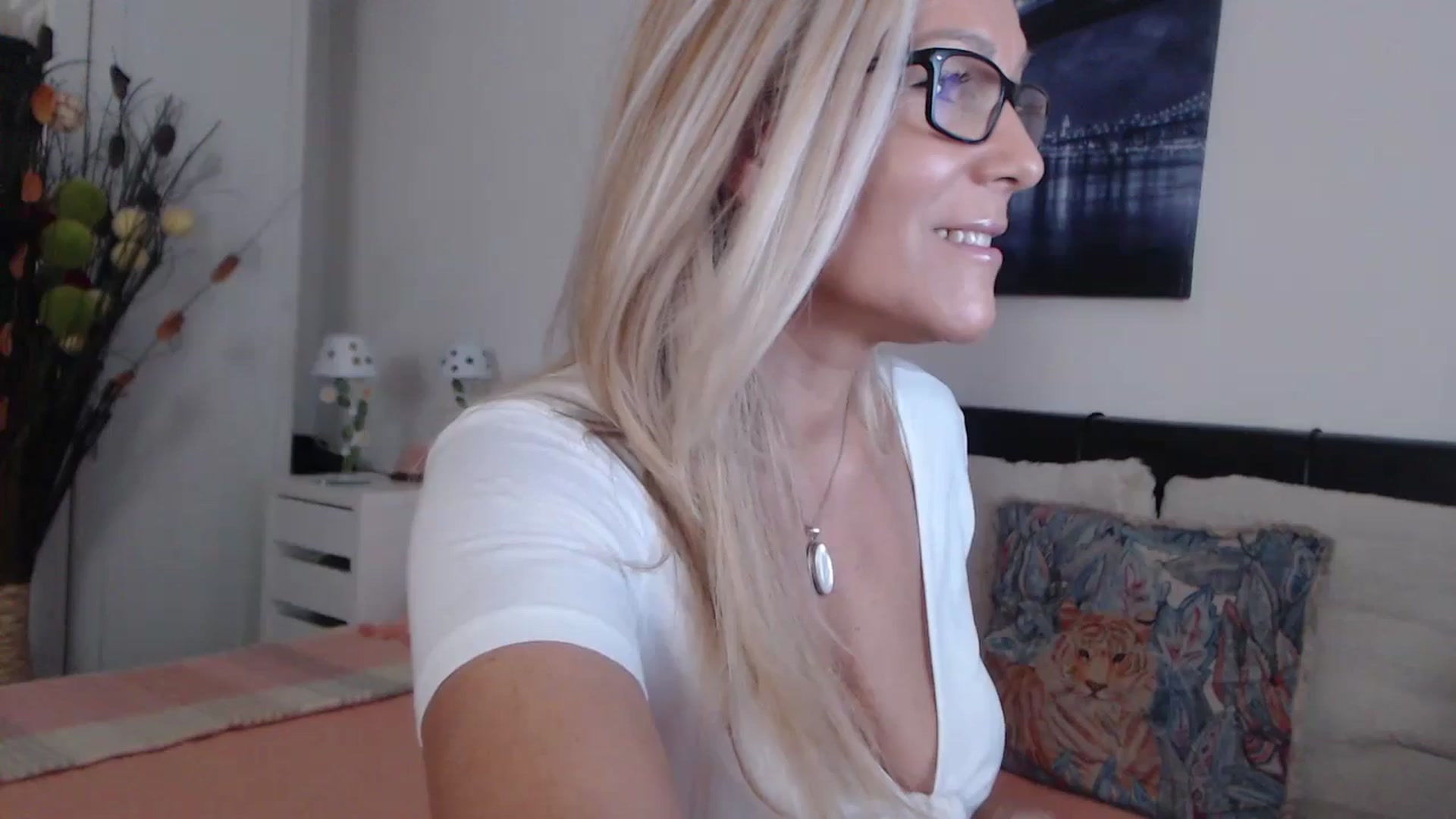 Gallery image thumbnail from Reeya71's myfreecams stream on, 07/17/2024, 03:43 image 13 of 20