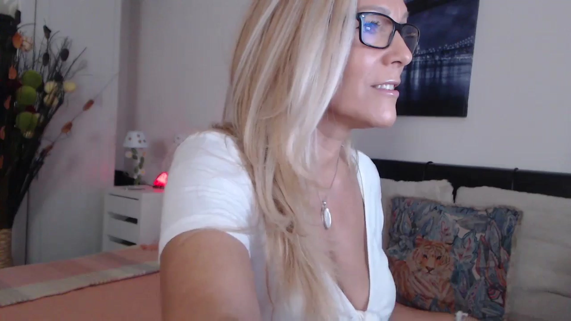 Gallery image thumbnail from Reeya71's myfreecams stream on, 07/17/2024, 03:43 image 7 of 20