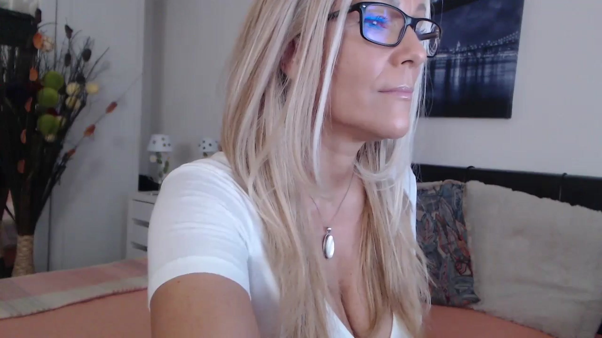 Gallery image thumbnail from Reeya71's myfreecams stream on, 07/17/2024, 05:11 image 13 of 20