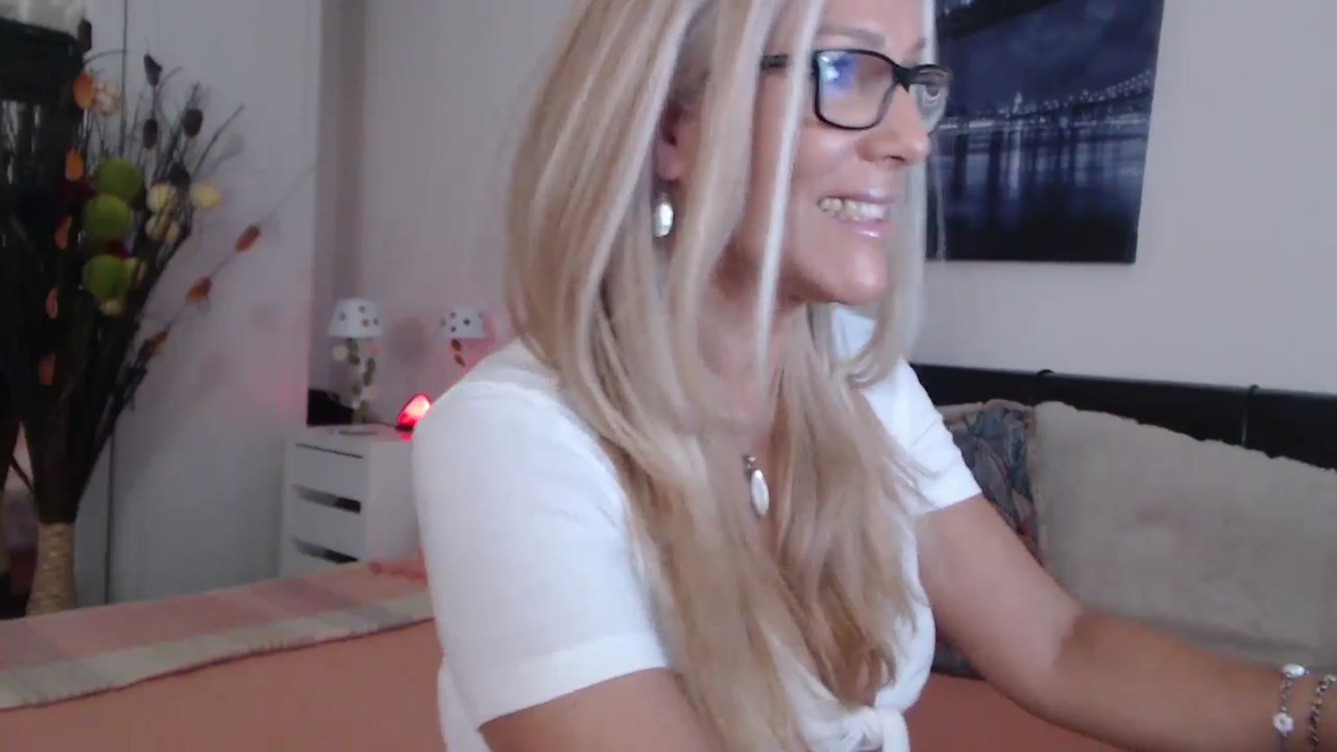Gallery image thumbnail from Reeya71's myfreecams stream on, 07/17/2024, 05:11 image 9 of 20