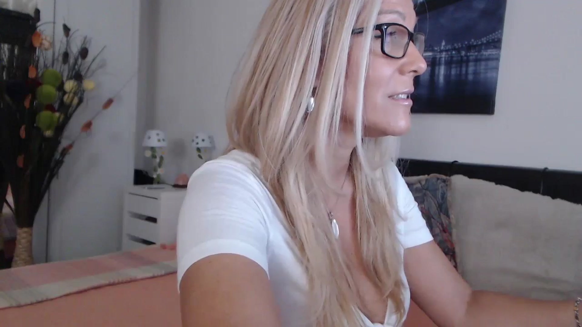Gallery image thumbnail from Reeya71's myfreecams stream on, 07/17/2024, 05:11 image 19 of 20