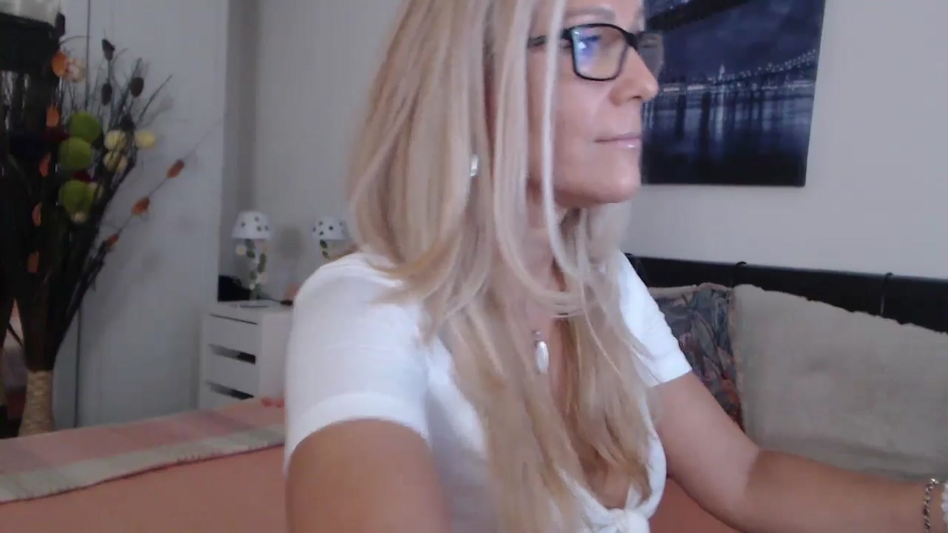 Gallery image thumbnail from Reeya71's myfreecams stream on, 07/17/2024, 05:11 image 16 of 20