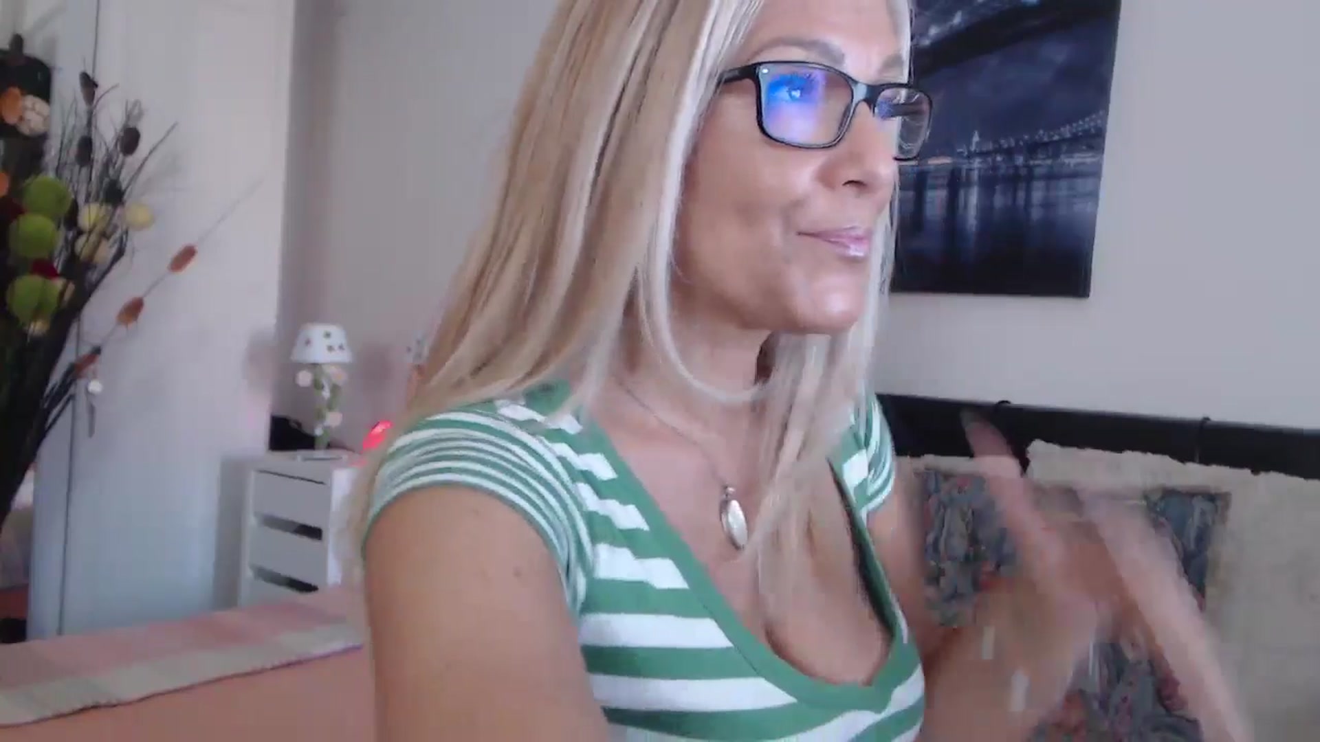 Gallery image thumbnail from Reeya71's myfreecams stream on, 07/18/2024, 04:18 image 11 of 20