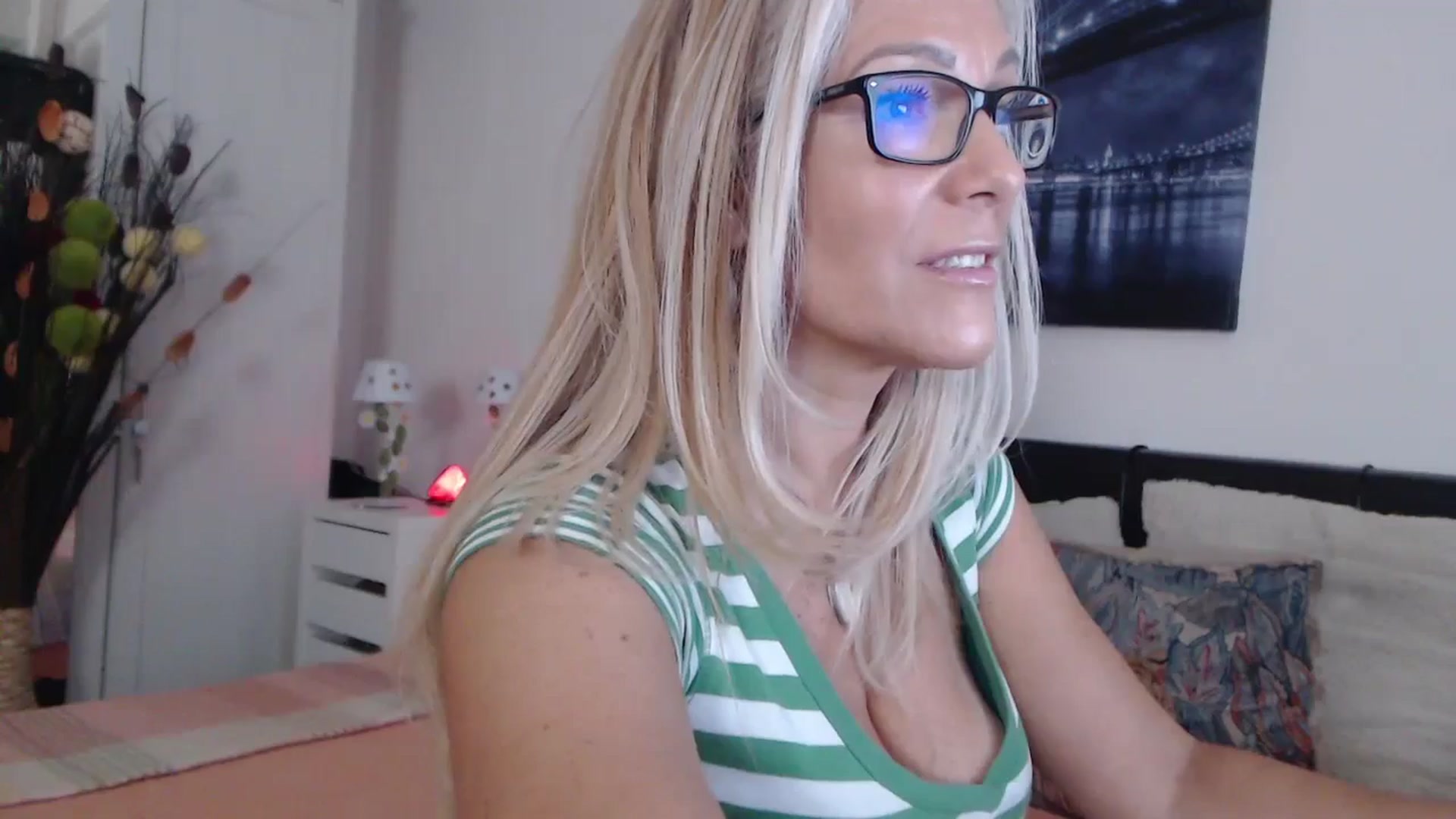Gallery image thumbnail from Reeya71's myfreecams stream on, 07/18/2024, 05:53 image 14 of 20