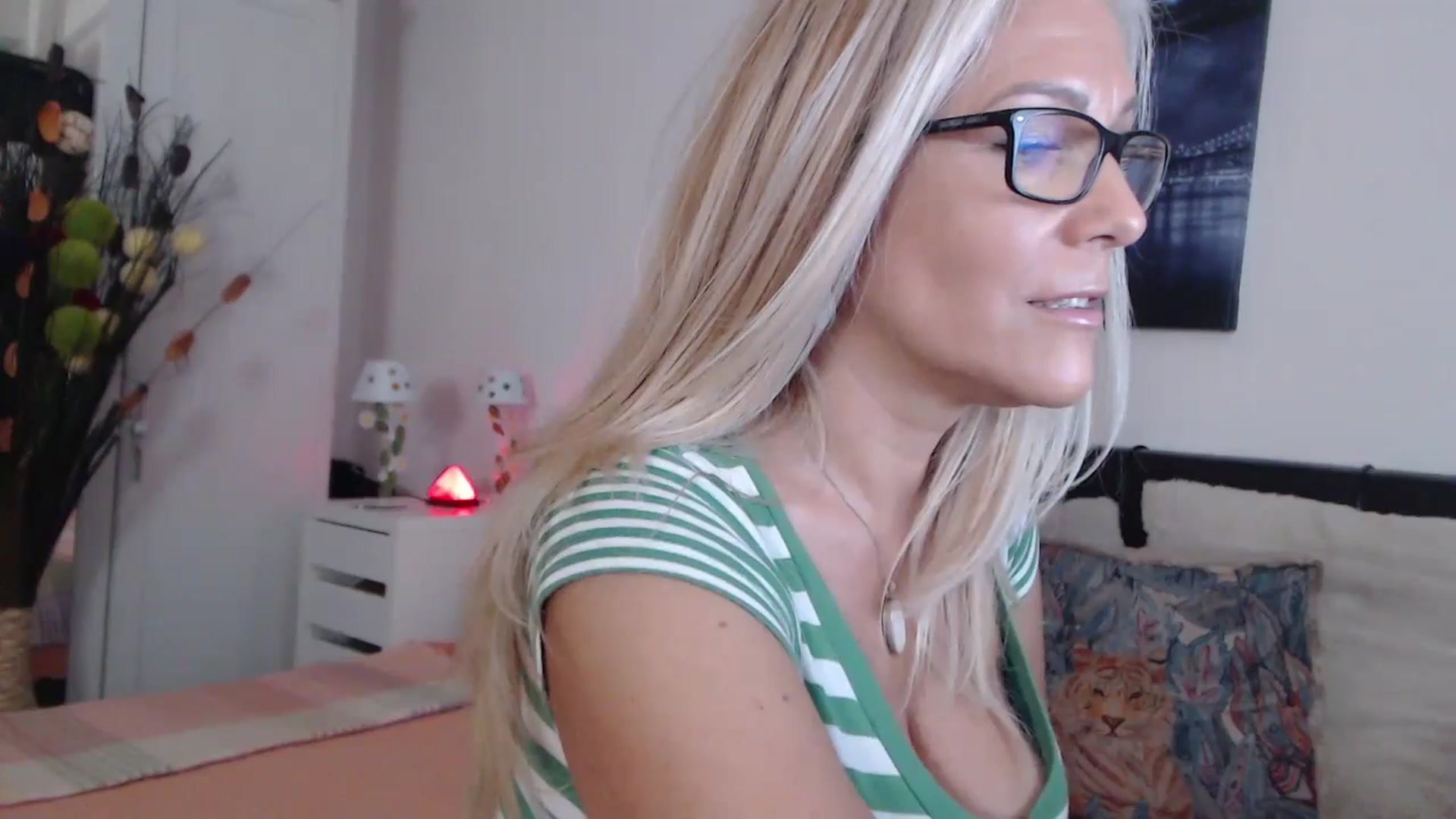 Gallery image thumbnail from Reeya71's myfreecams stream on, 07/18/2024, 05:53 image 6 of 20