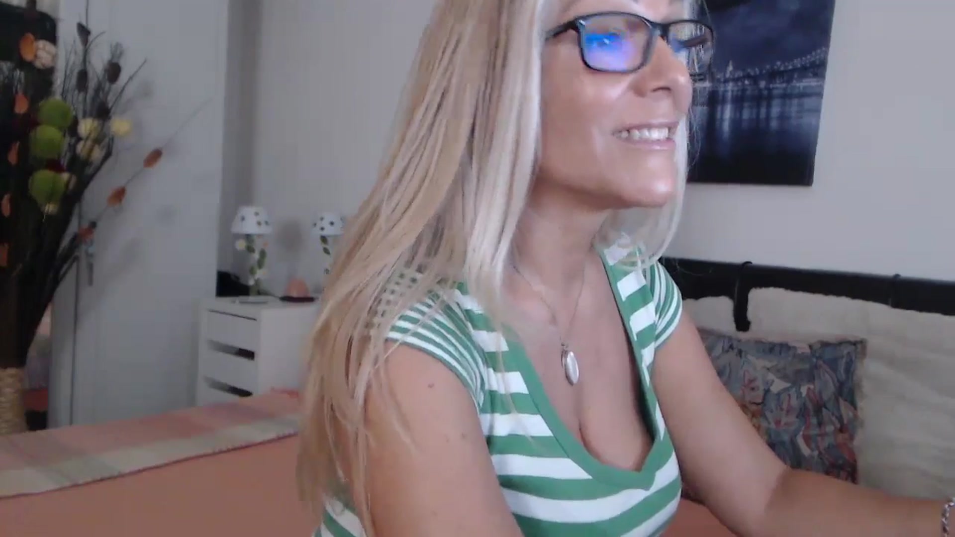 Gallery image thumbnail from Reeya71's myfreecams stream on, 07/18/2024, 06:20 image 19 of 20