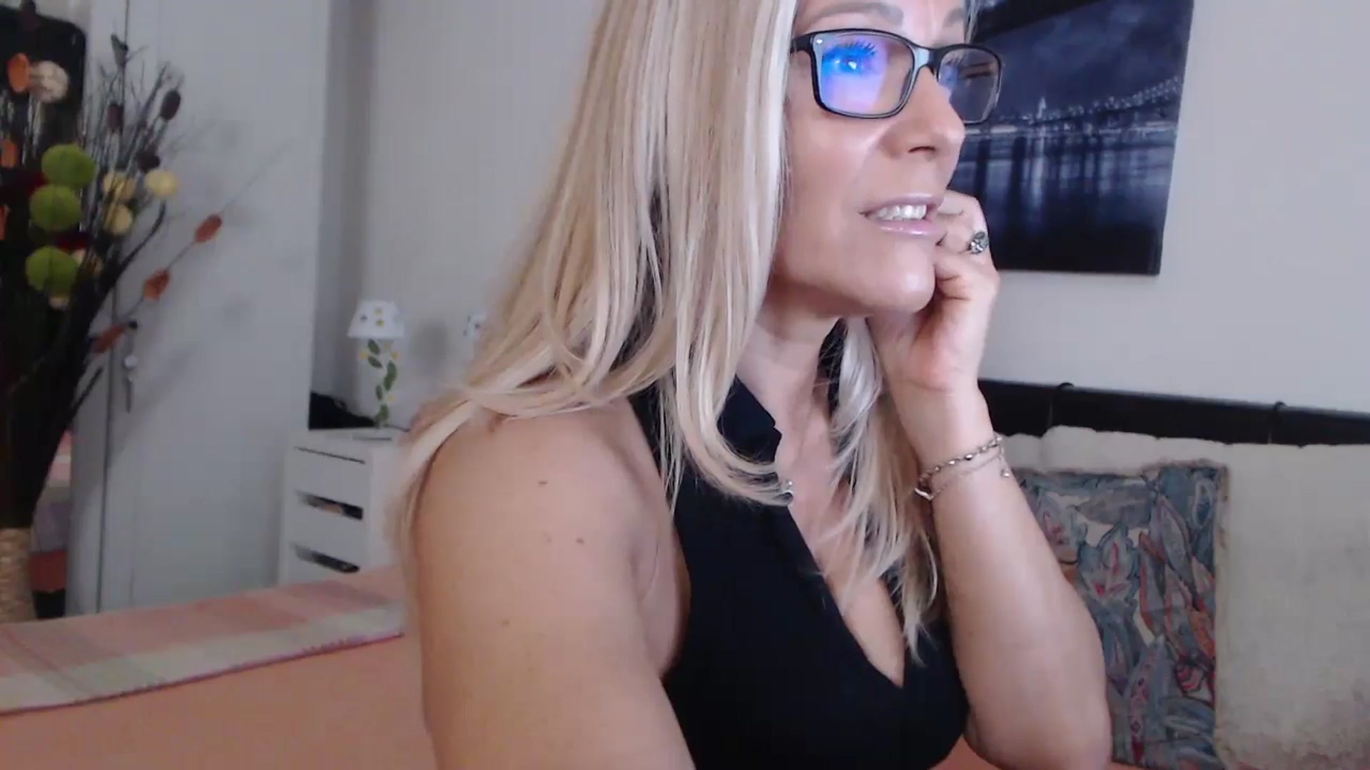 Gallery image thumbnail from Reeya71's myfreecams stream on, 07/22/2024, 03:35 image 7 of 20