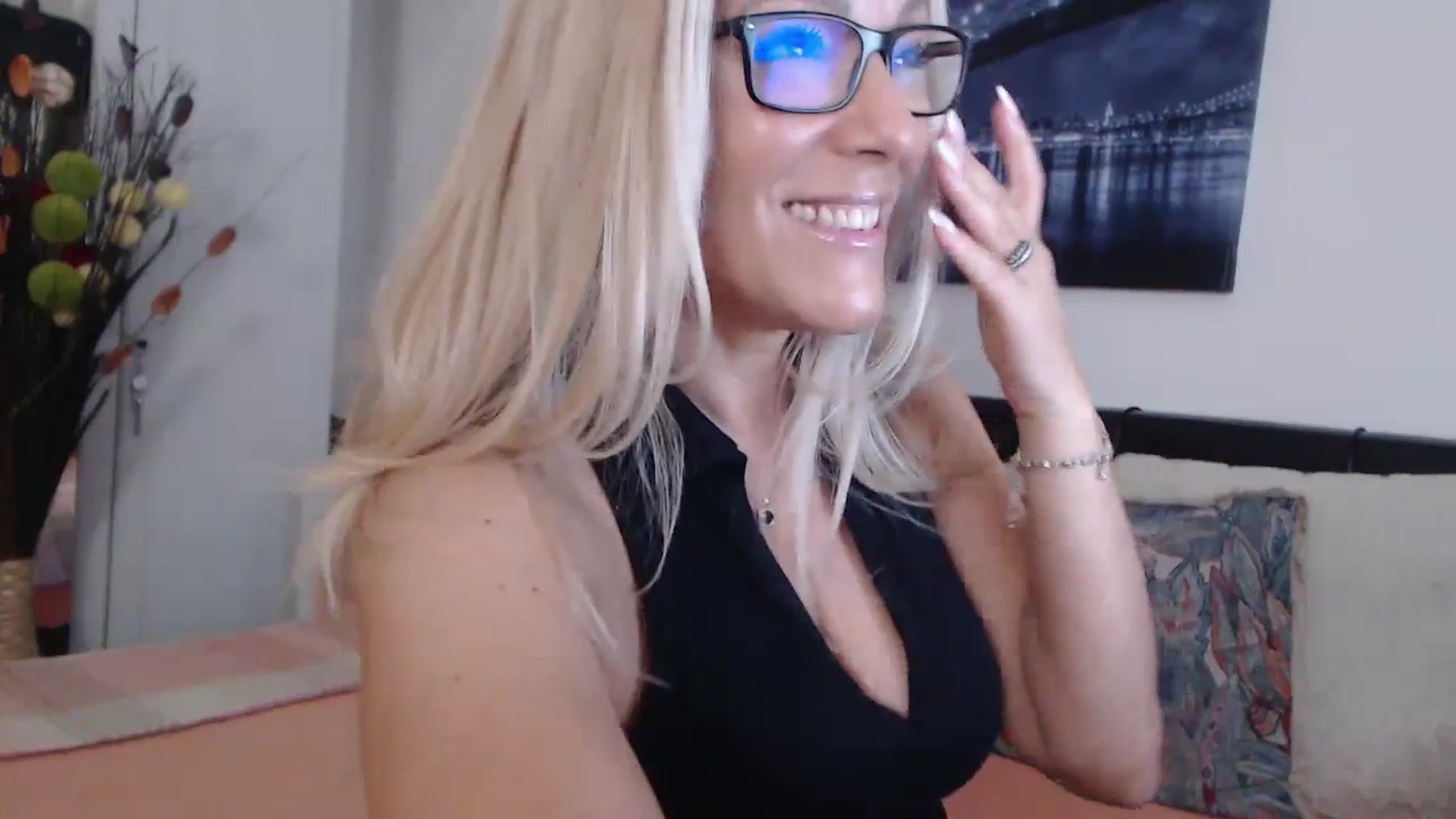 Gallery image thumbnail from Reeya71's myfreecams stream on, 07/22/2024, 03:35 image 14 of 20