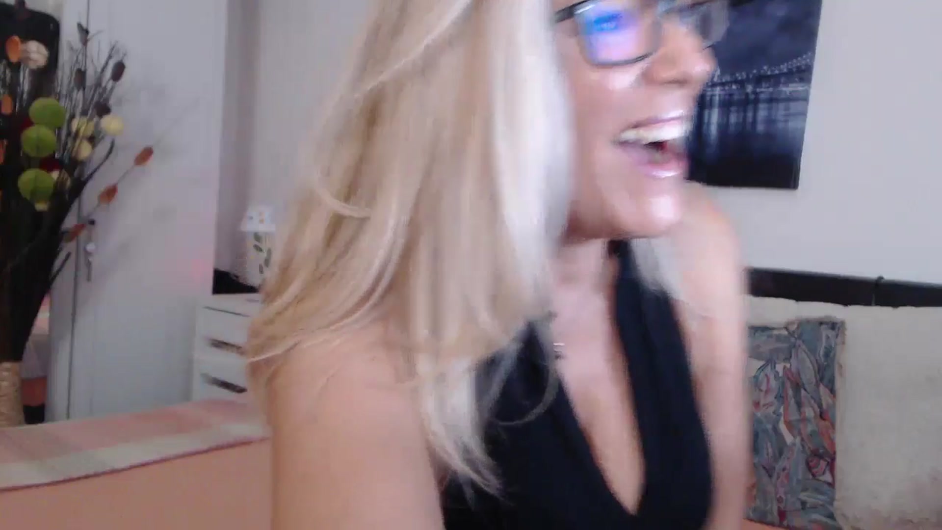 Gallery image thumbnail from Reeya71's myfreecams stream on, 07/22/2024, 03:35 image 16 of 20