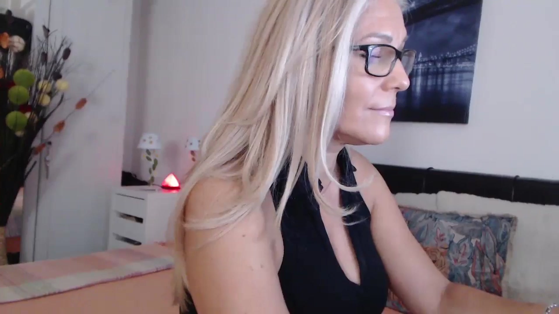 Gallery image thumbnail from Reeya71's myfreecams stream on, 07/22/2024, 05:20 image 14 of 20