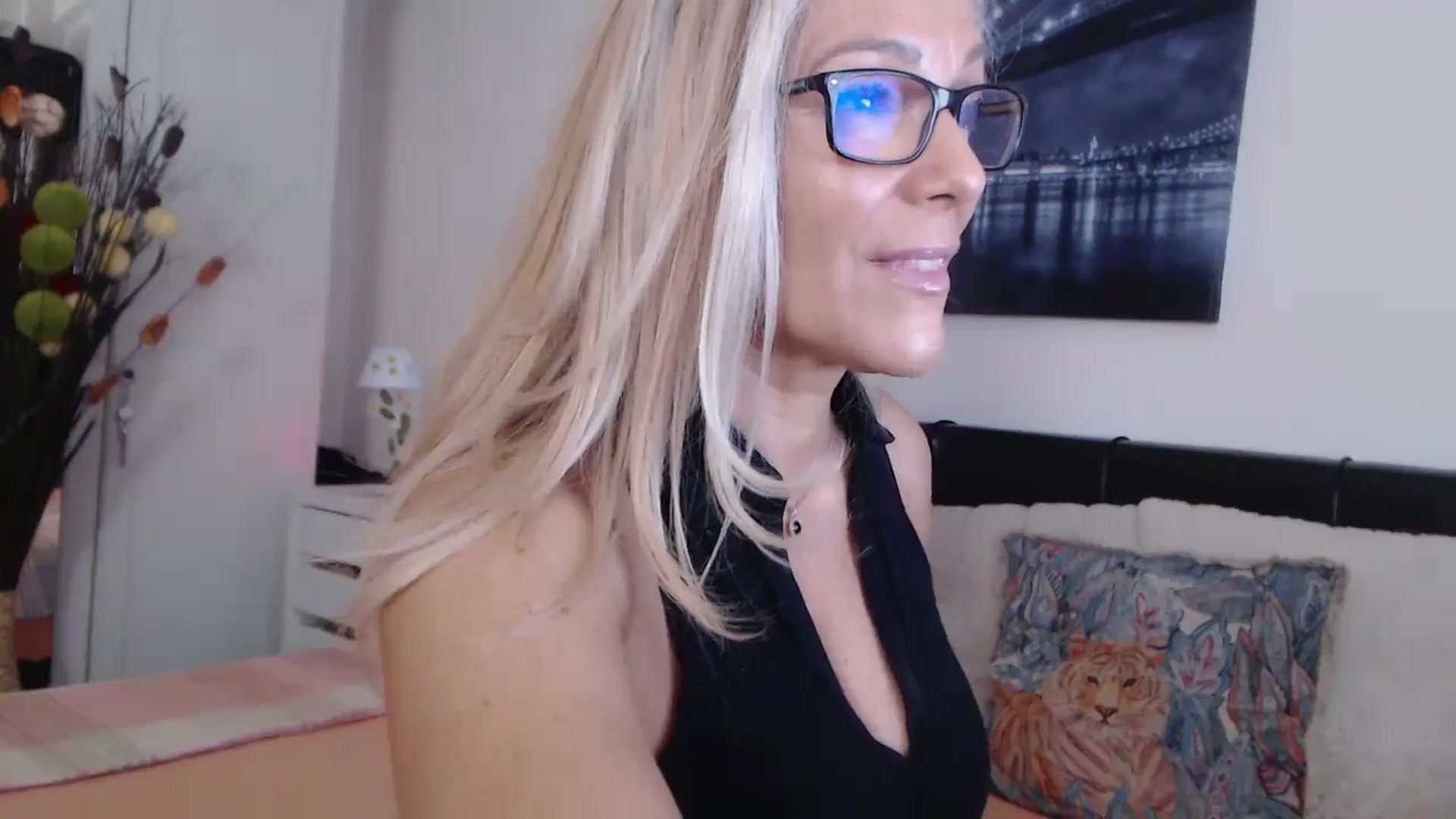 Gallery image thumbnail from Reeya71's myfreecams stream on, 07/22/2024, 05:20 image 16 of 20