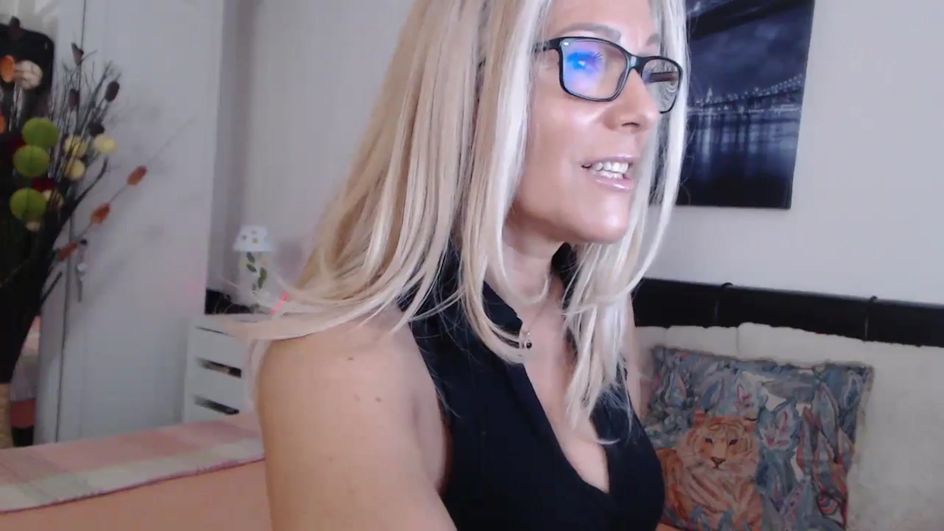 Gallery image thumbnail from Reeya71's myfreecams stream on, 07/22/2024, 05:20 image 2 of 20