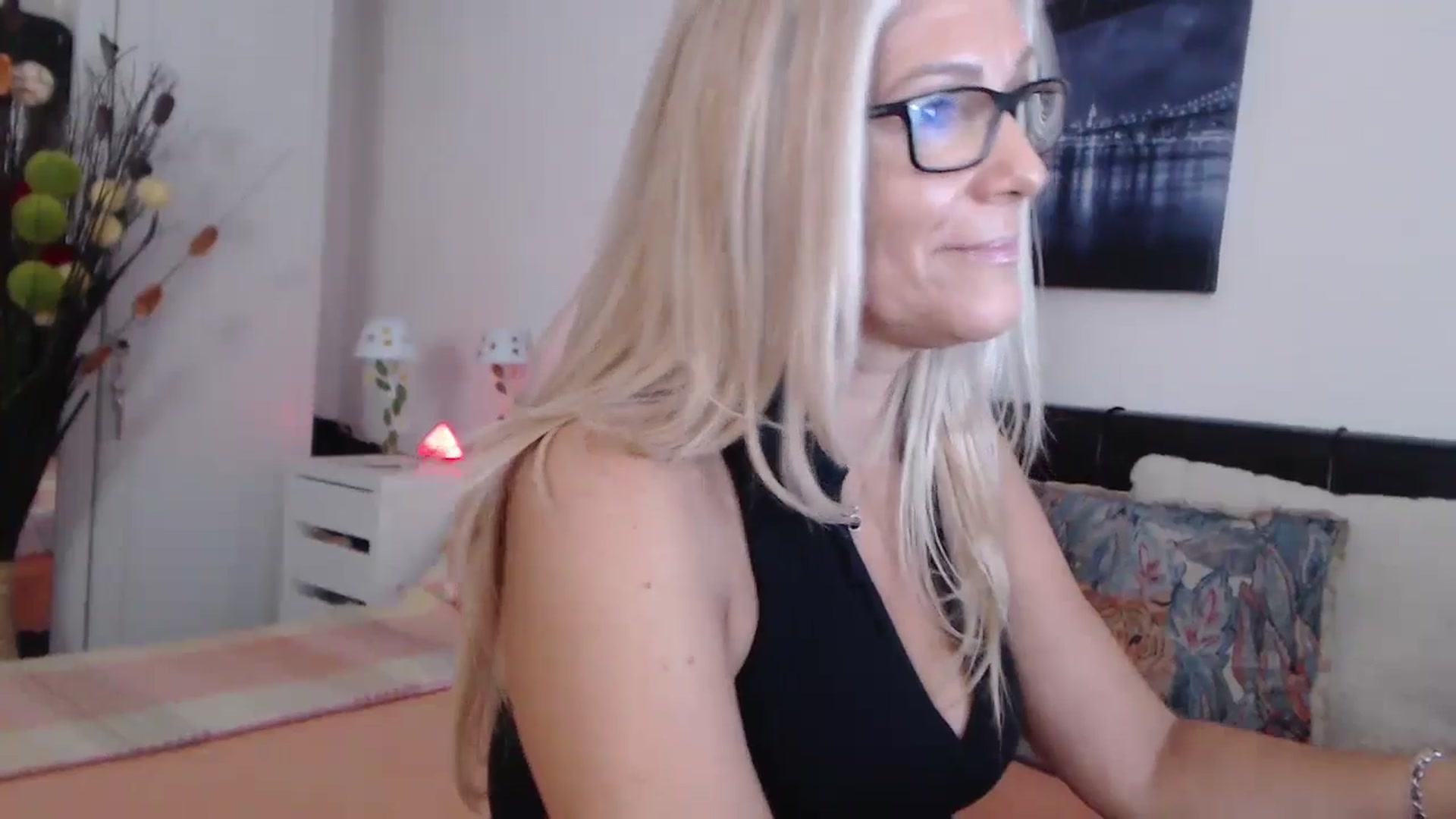 Gallery image thumbnail from Reeya71's myfreecams stream on, 07/22/2024, 06:34 image 2 of 20