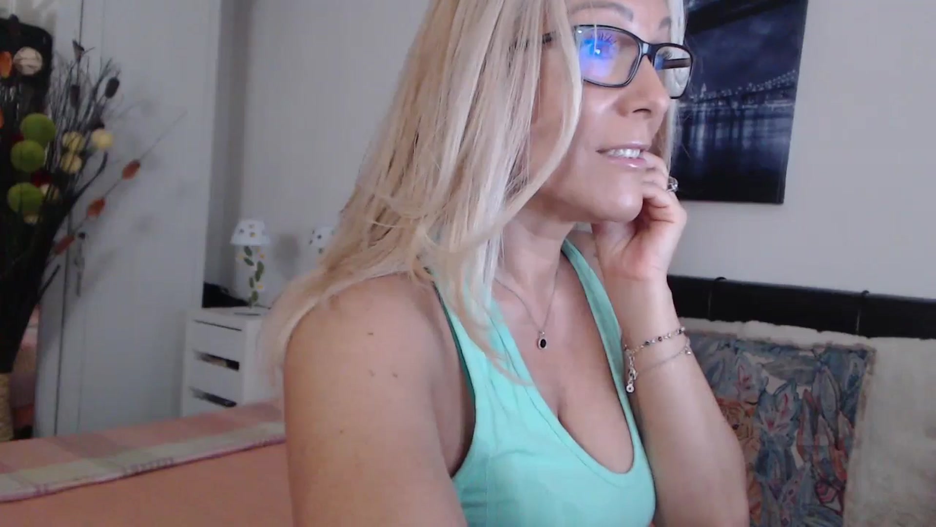 Gallery image thumbnail from Reeya71's myfreecams stream on, 07/23/2024, 02:11 image 2 of 20