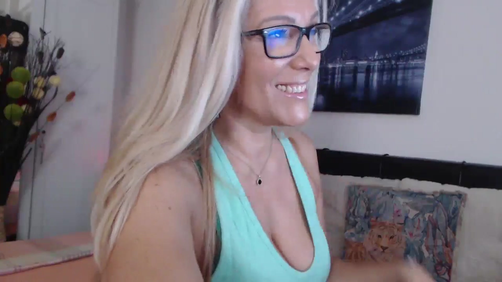 Gallery image thumbnail from Reeya71's myfreecams stream on, 07/23/2024, 03:16 image 13 of 20