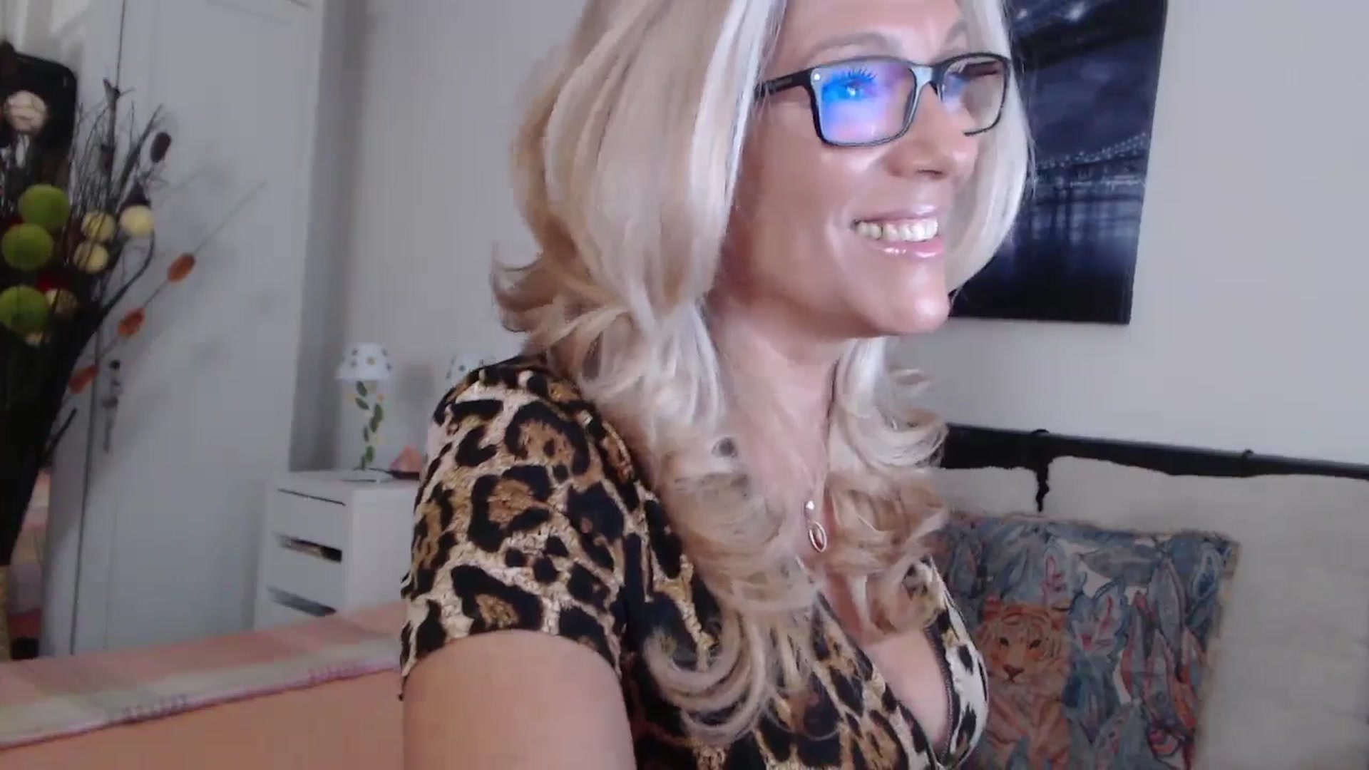 Gallery image thumbnail from Reeya71's myfreecams stream on, 07/25/2024, 03:05 image 10 of 20
