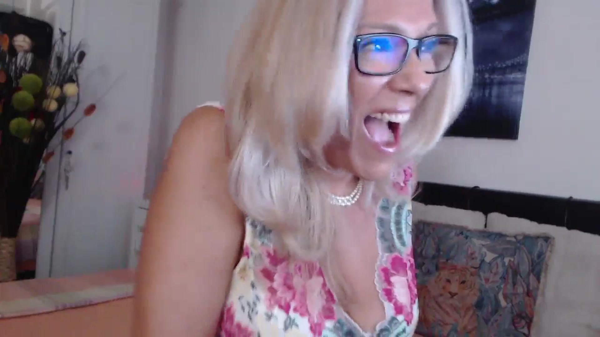 Gallery image thumbnail from Reeya71's myfreecams stream on, 07/26/2024, 02:23 image 6 of 20