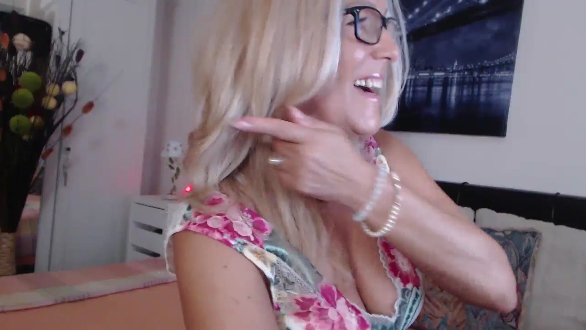 Gallery image thumbnail from Reeya71's myfreecams stream on, 07/26/2024, 02:23 image 8 of 20