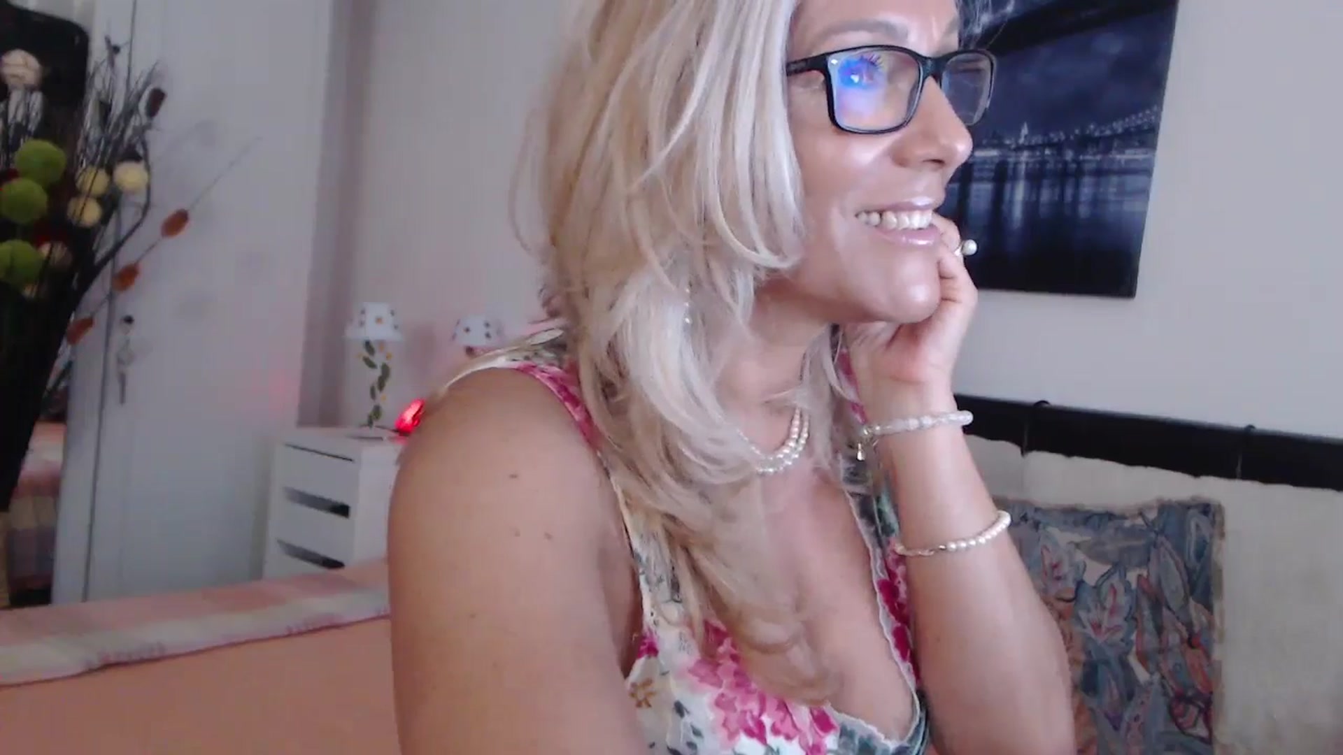 Gallery image thumbnail from Reeya71's myfreecams stream on, 07/26/2024, 04:20 image 3 of 20