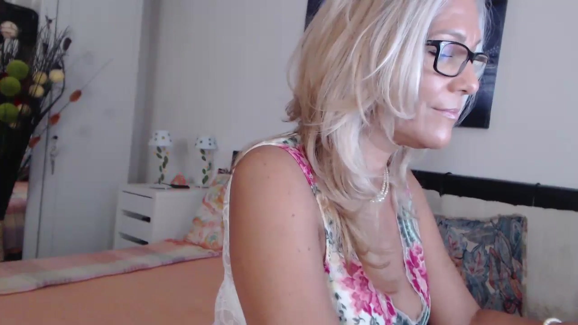 Gallery image thumbnail from Reeya71's myfreecams stream on, 07/26/2024, 04:20 image 10 of 20