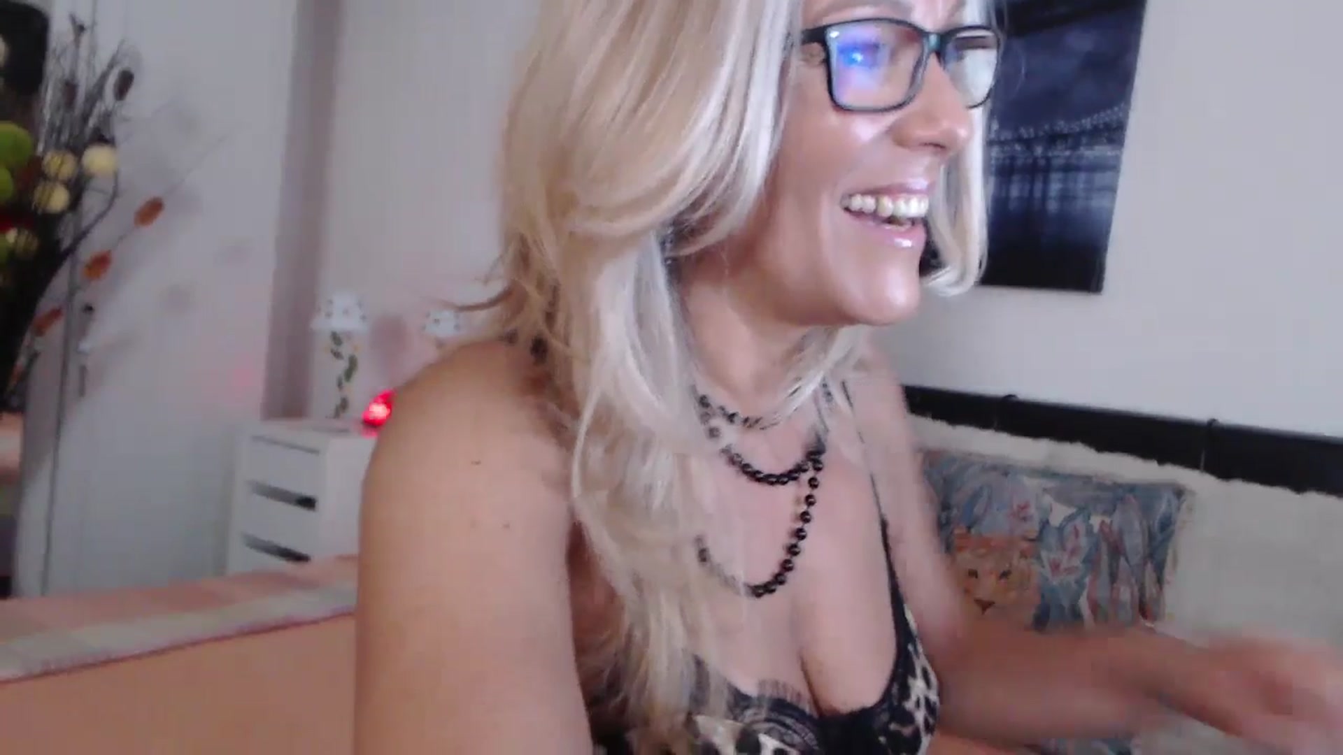 Gallery image thumbnail from Reeya71's myfreecams stream on, 07/27/2024, 01:20 image 15 of 20