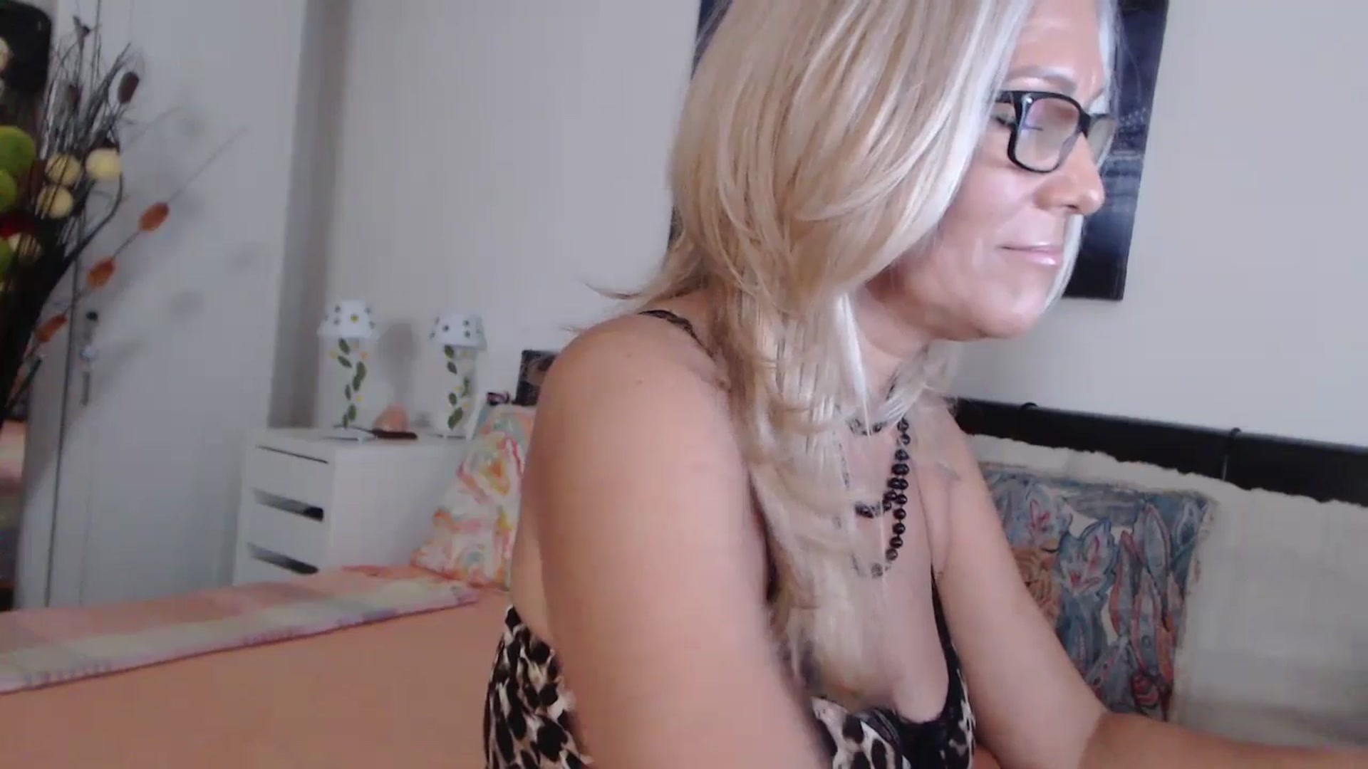 Gallery image thumbnail from Reeya71's myfreecams stream on, 07/27/2024, 01:20 image 3 of 20