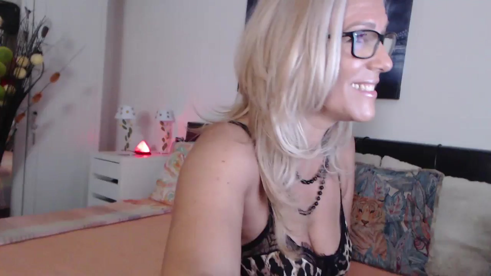 Gallery image thumbnail from Reeya71's myfreecams stream on, 07/27/2024, 02:52 image 1 of 20