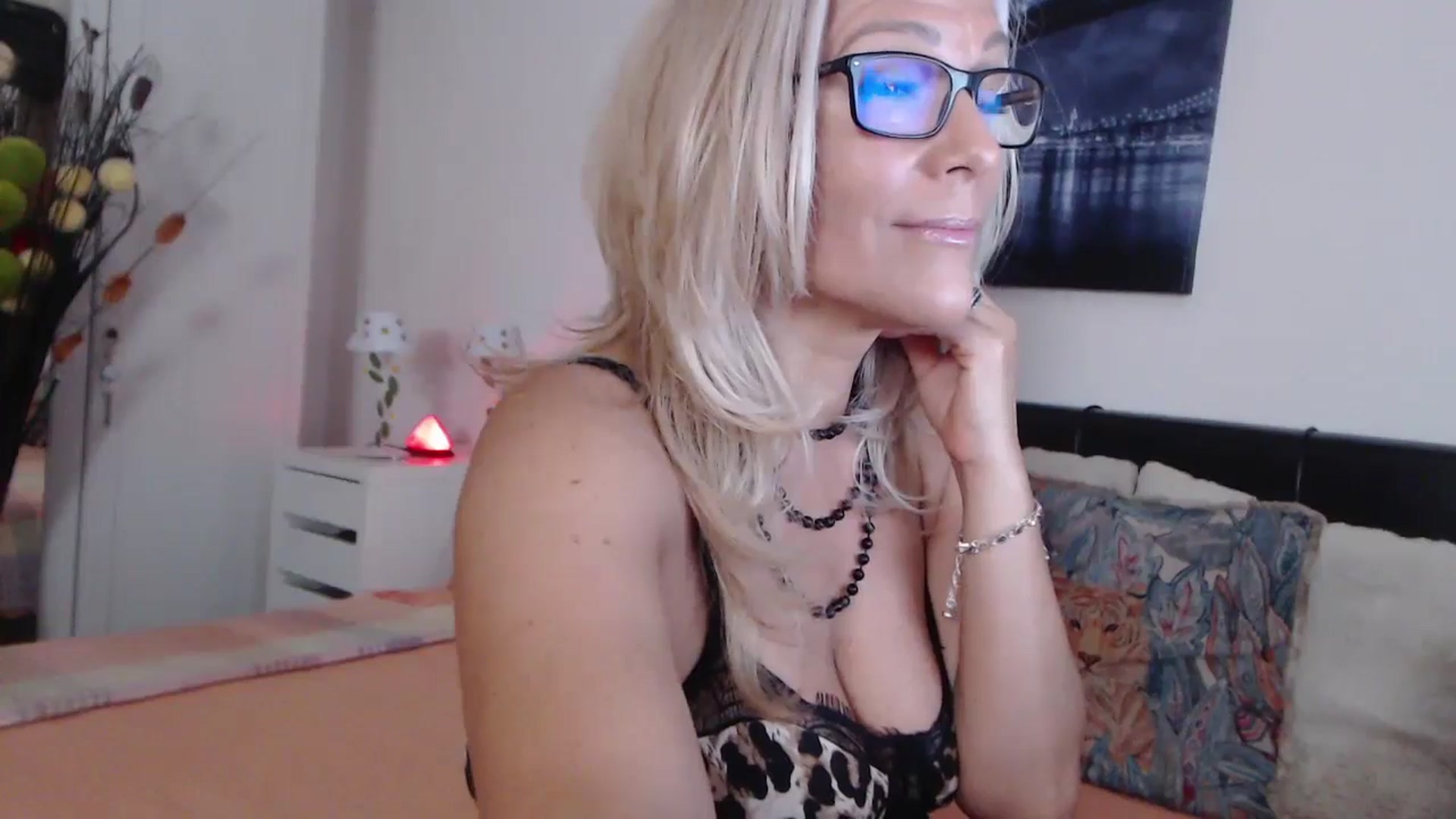 Gallery image thumbnail from Reeya71's myfreecams stream on, 07/27/2024, 02:52 image 6 of 20